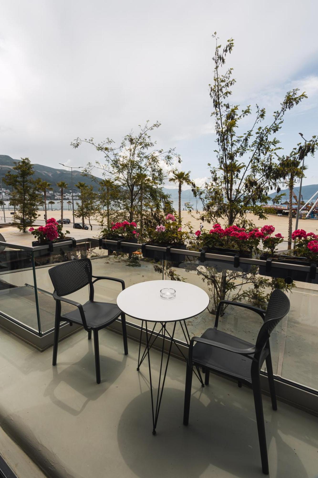 Dot Tradition Vlorë Exteriör bild